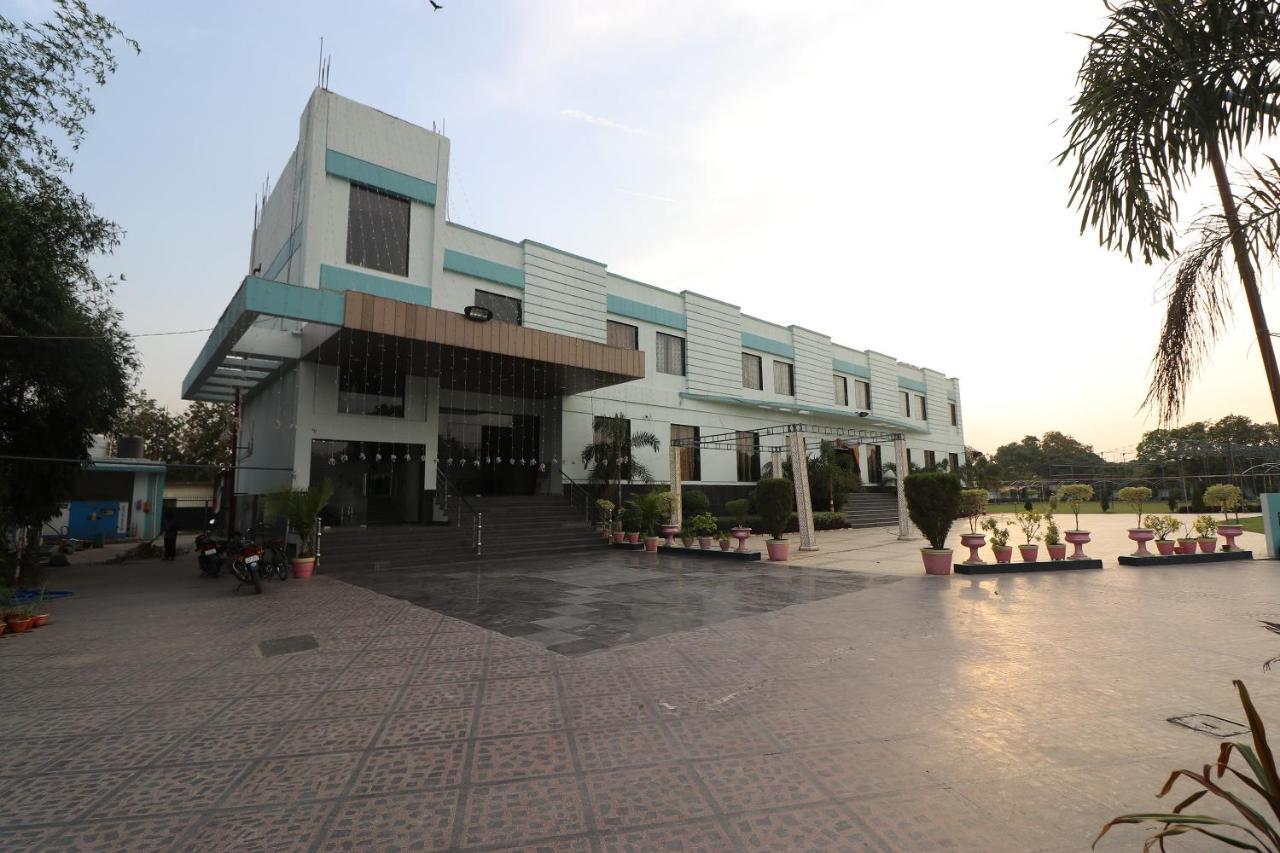 Oyo 33387 Laxmi Lawn And Resort Suite Lucknow Exterior photo