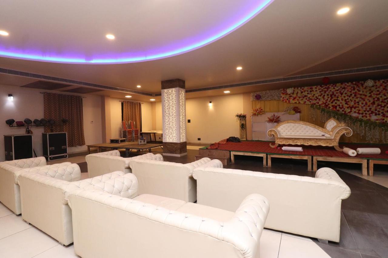 Oyo 33387 Laxmi Lawn And Resort Suite Lucknow Exterior photo